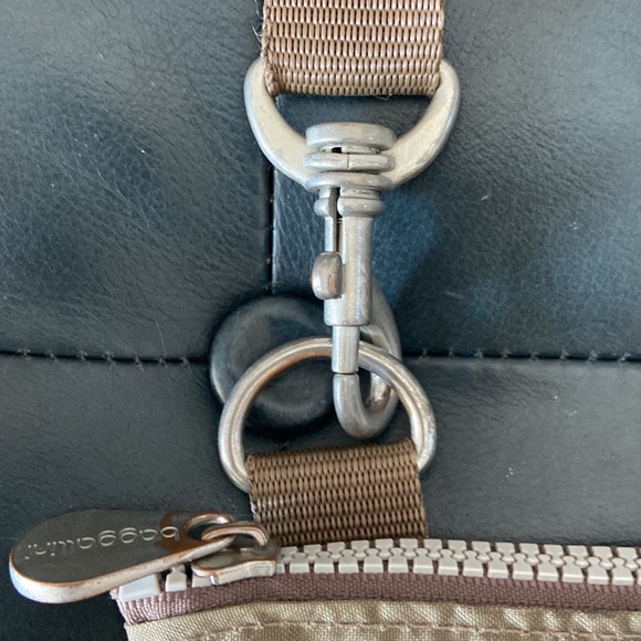 Baggallini crossbody - Picture 2 of 13